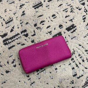 Michael Kors Jet SET Continental Large Pink Saffiano Leather Zip AROUND Wallet